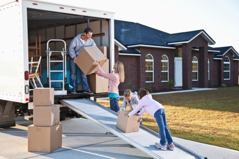 family moving house unloading truck.jpg s1024x1024wisk20cgerVoB4fKhKzGGla9bBJqBoVa3EvAxzlEerpygzpZfw