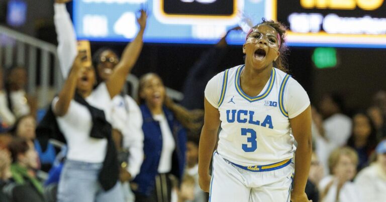 urlhttps3A2F2Fcalifornia times brightspot.s3.amazonaws.com2F9f2F4d2Fe53b733b430c896c7ceb028d266d2F1484562 la sp ncaa wbb ucla south carolina 2 gmf