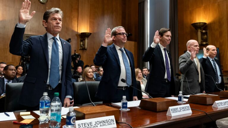 108071275 1733329830352 gettyimages 2187616270 SENATE AIRLINE EXECS