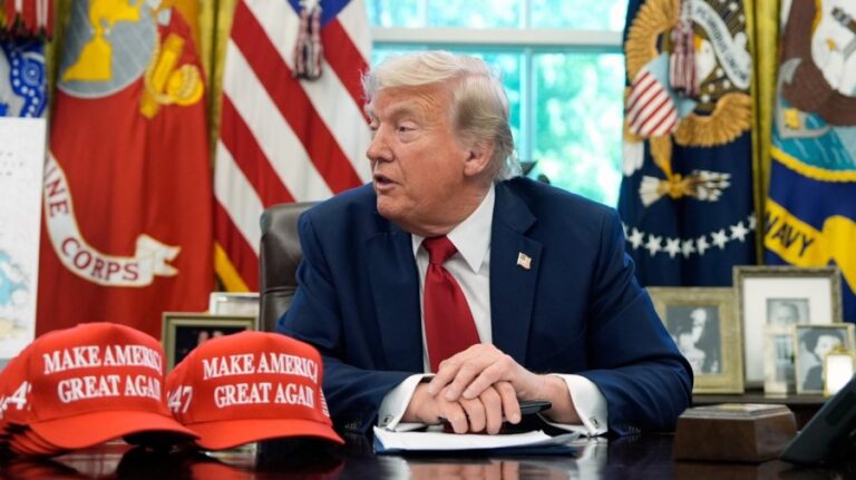 Trump Oval 04232025