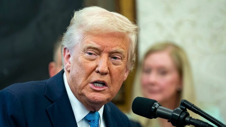 trumpdonald 042225upi01 w