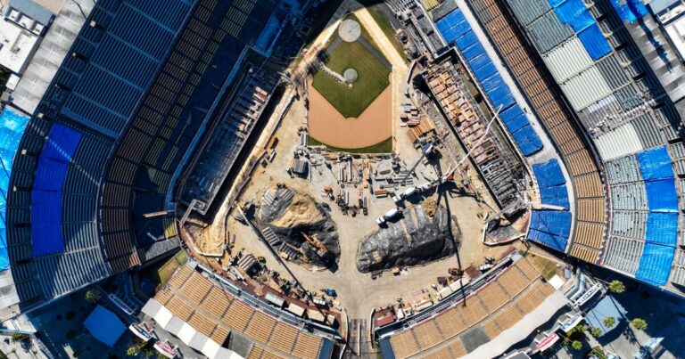 urlhttps3A2F2Fcalifornia times brightspot.s3.amazonaws.com2F442F422F0cdedb2c48dc9da6b63baadf2b202F1489460 me 0106 weather stadium rcg 285